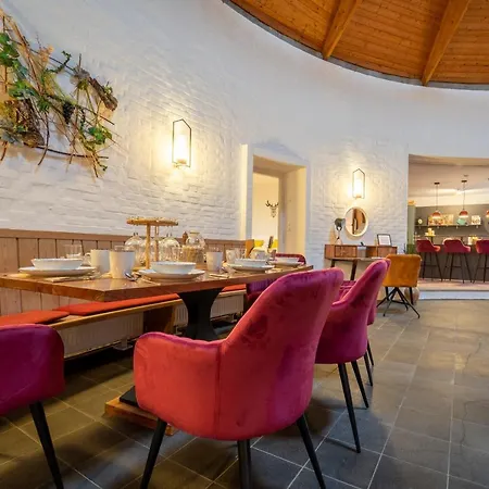 Ferienhaus Dreamcation - Ehemalige Kirche Mit Haus Bis 26 Personen, 3d-tour, Garten, Terrasse, Bbq
