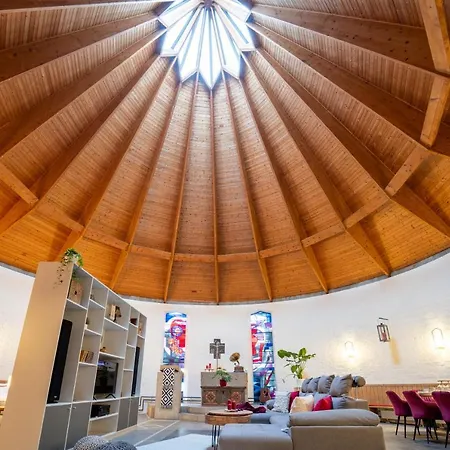 Ferienhaus Dreamcation - Ehemalige Kirche Mit Haus Bis 26 Personen, 3d-tour, Garten, Terrasse, Bbq Kelheim