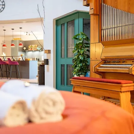 Dreamcation - Ehemalige Kirche Mit Haus Bis 26 Personen, 3d-tour, Garten, Terrasse, Bbq Ferienhaus