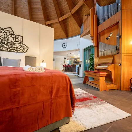 Ferienhaus Dreamcation - Ehemalige Kirche Mit Haus Bis 26 Personen, 3d-tour, Garten, Terrasse, Bbq