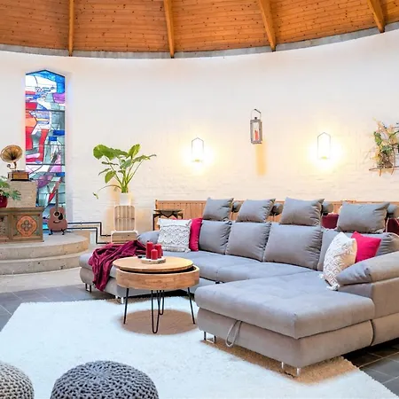 Ferienhaus Dreamcation - Ehemalige Kirche Mit Haus Bis 26 Personen, 3d-tour, Garten, Terrasse, Bbq Kelheim